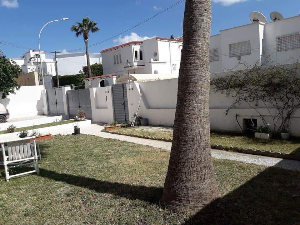 Ariana Ville El Menzah 7 Vente Maisons Villa avec un jardin et une piscine au menzah 7