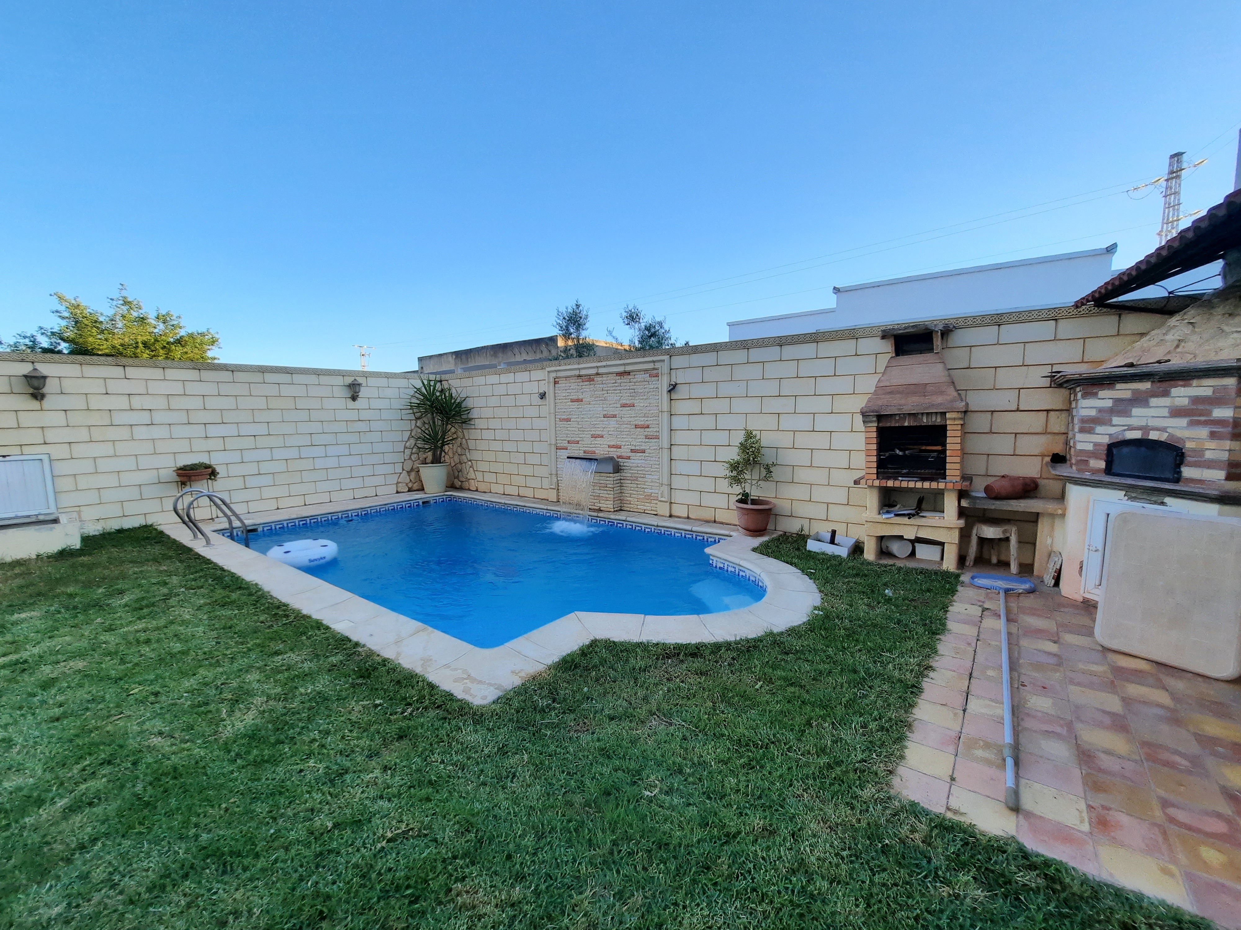 Mornaguia Sidi Ali El Hattab Vente Maisons Villa spacieuse avec piscine