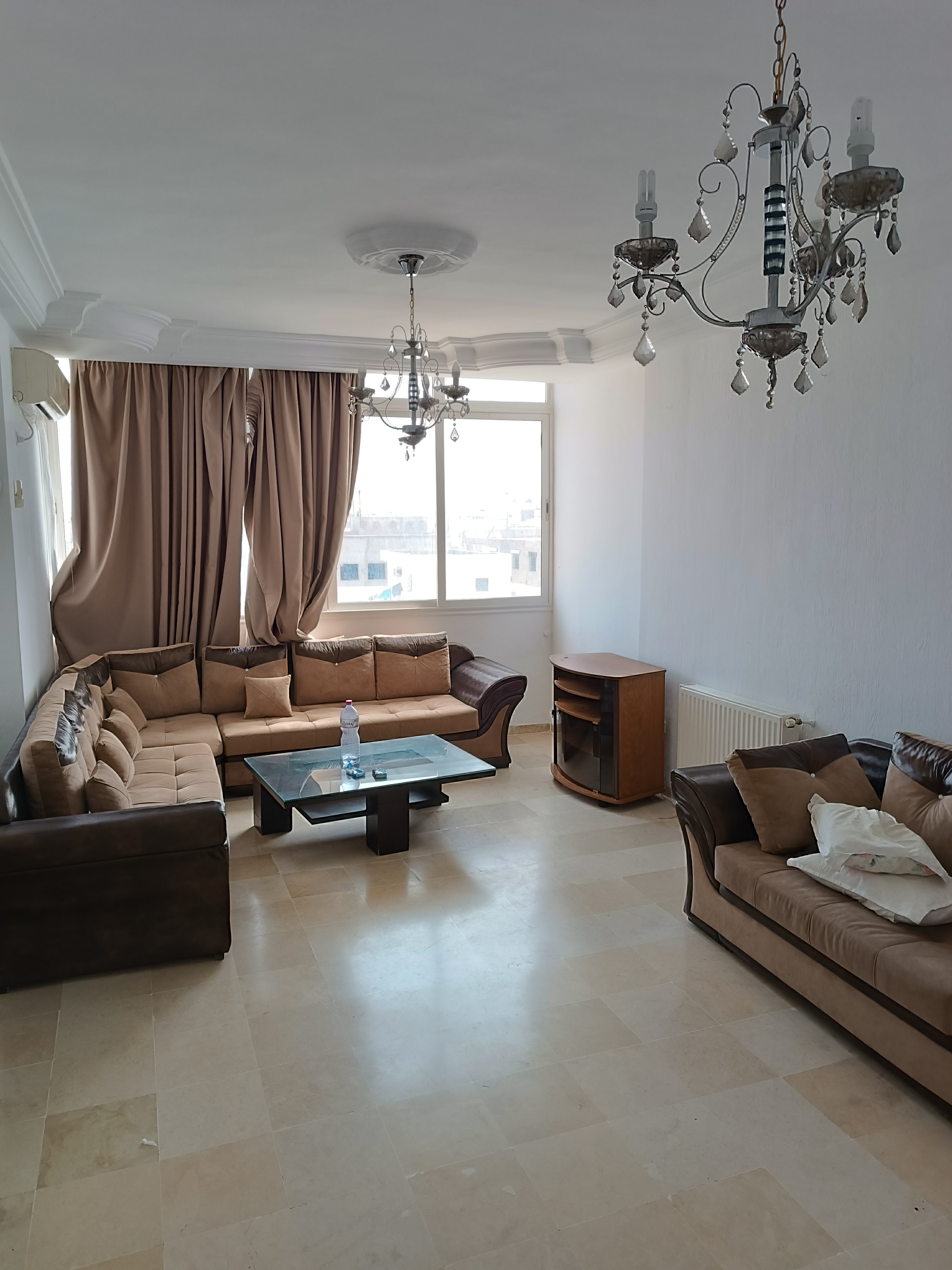 La Soukra Cite Hedi Nouira Location Appart. 3 pices Appartement salon et deux chambres  coucher