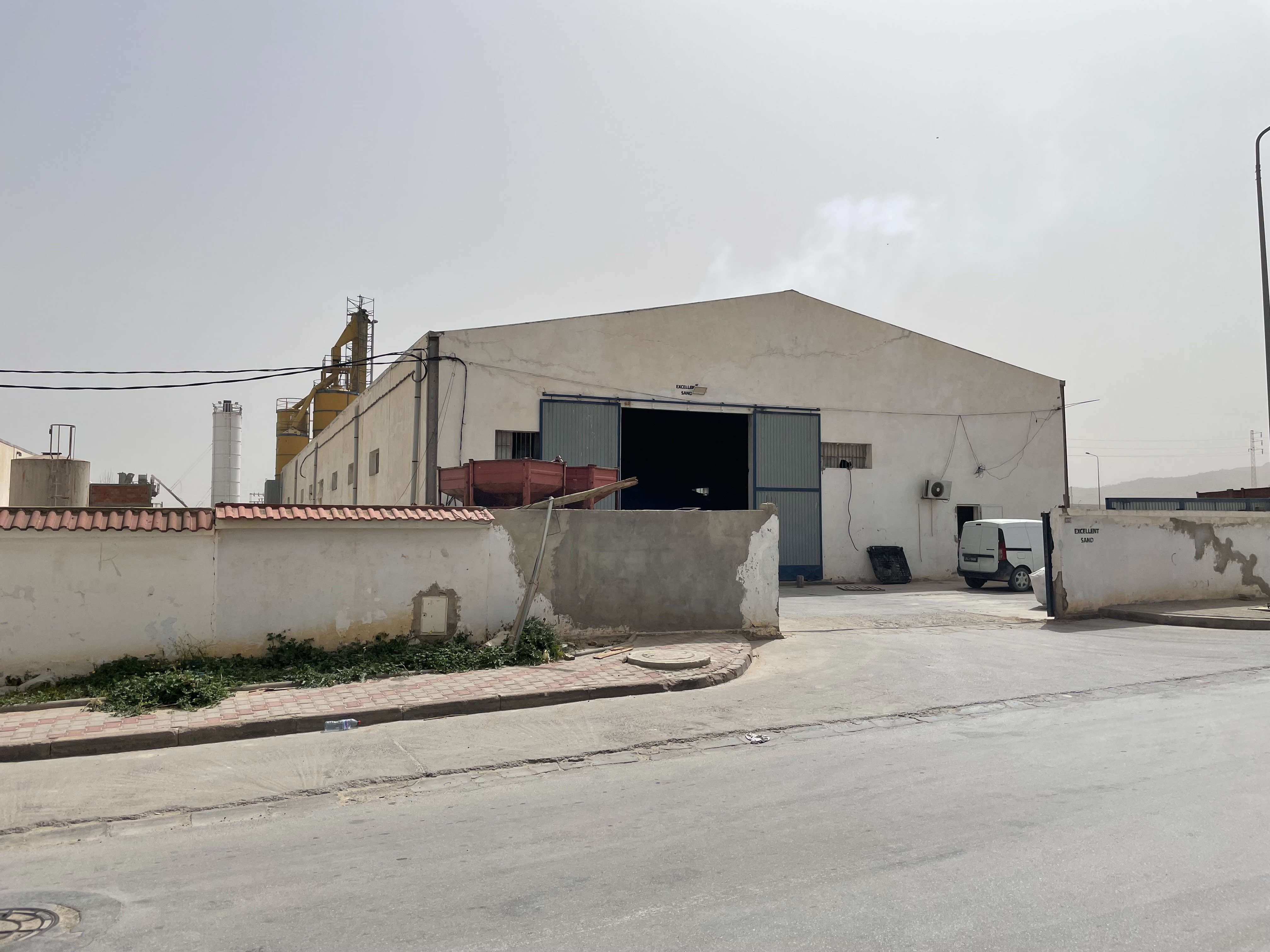 Bir Mcherga Jebel El Oust Vente Surfaces Usine en fonctionnement pour investisseur locatif