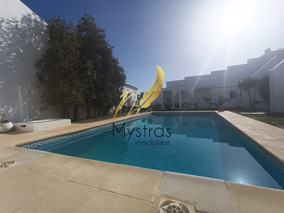 La Marsa Gammart Location Appart. 4 pices Une superbe villa avec piscine  gammarth