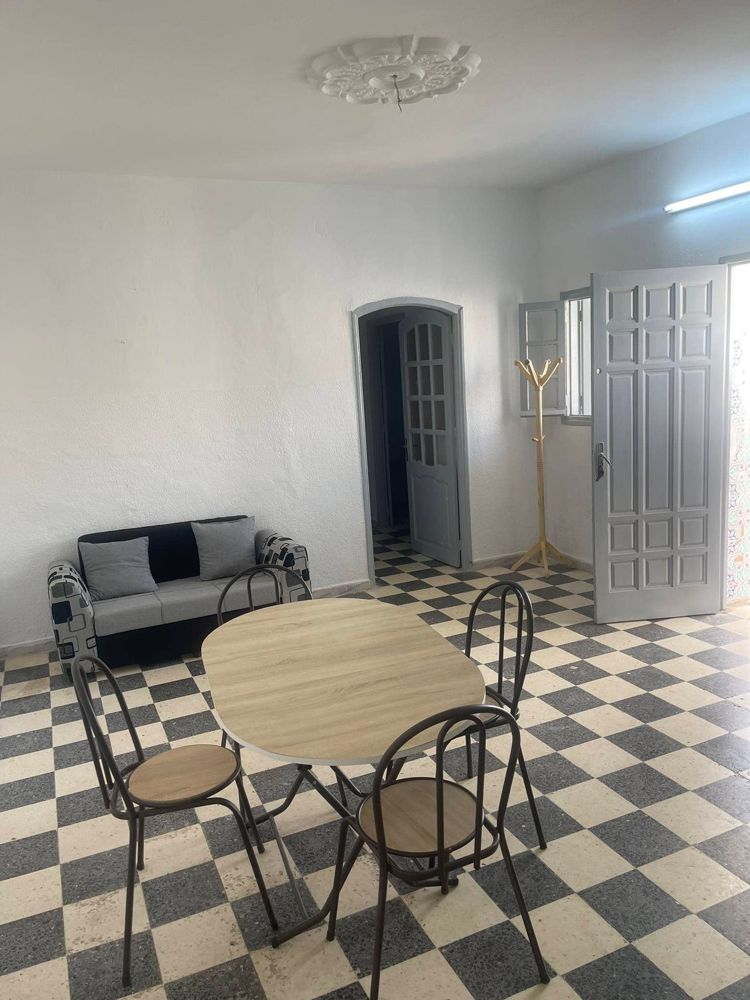 Sfax Ville Sfax Location Maisons Villa meuble  pour filleou petite famille