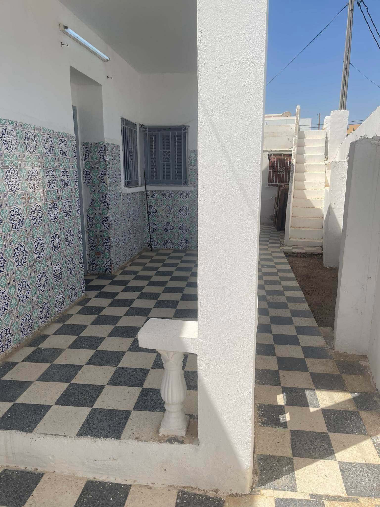 Sfax Ville Sfax Location Maisons Villa meuble  pour filleou petite famille