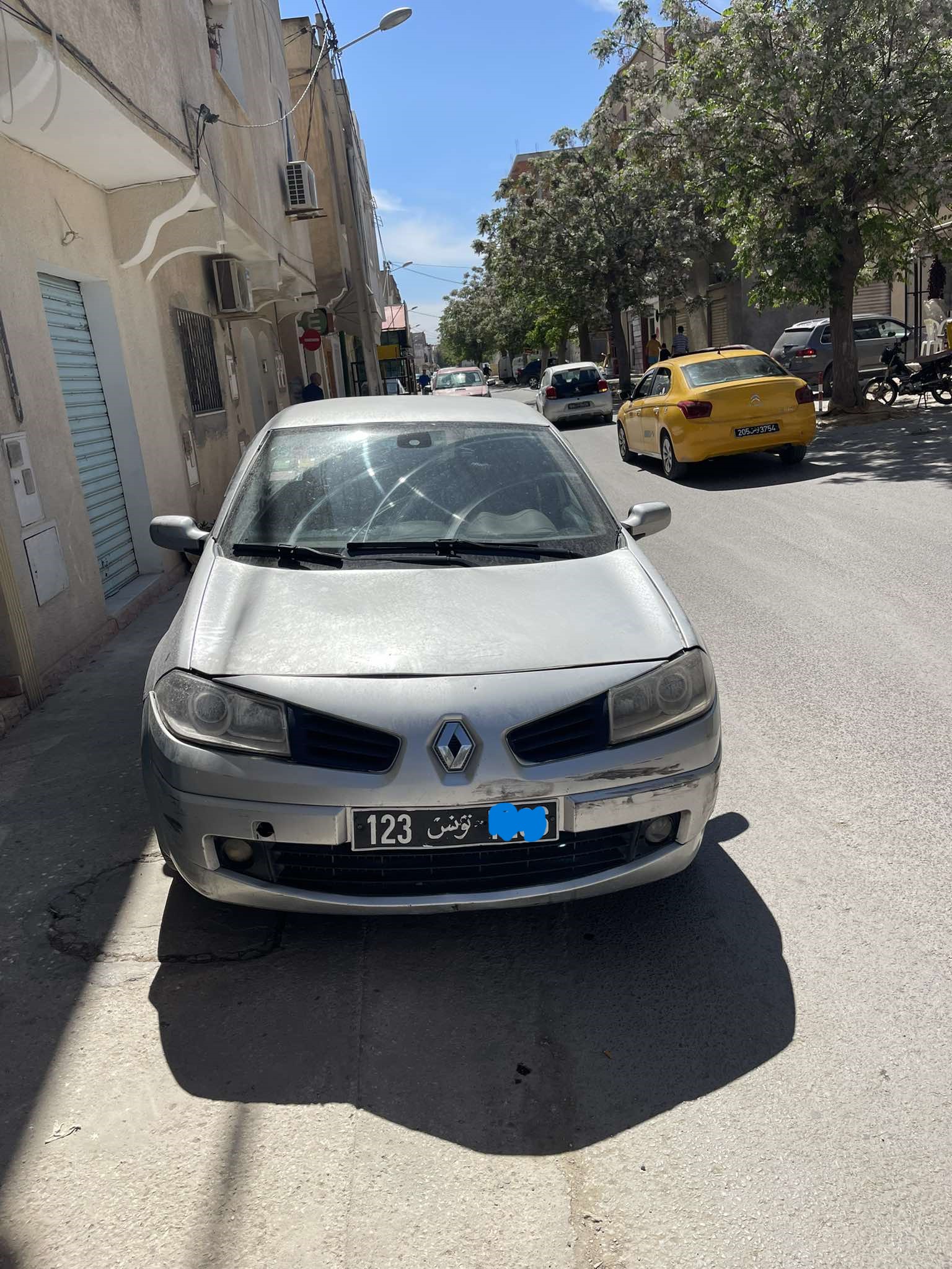 Ezzouhour (Tunis) Cite Ezzouhour Renault Megane.Coupe 2006 renault megane casquette