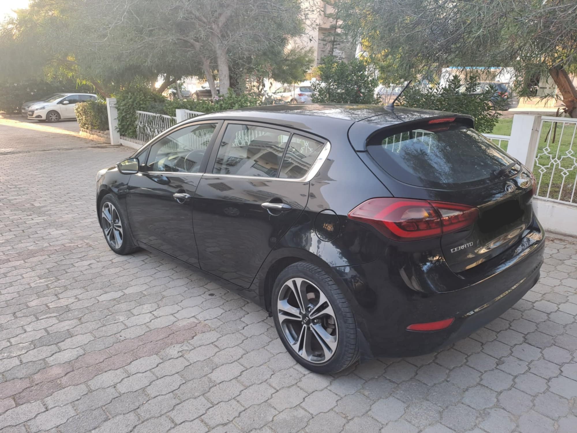 Ariana Ville El Menzah 8 Kia Cerato Kia cerato premire main