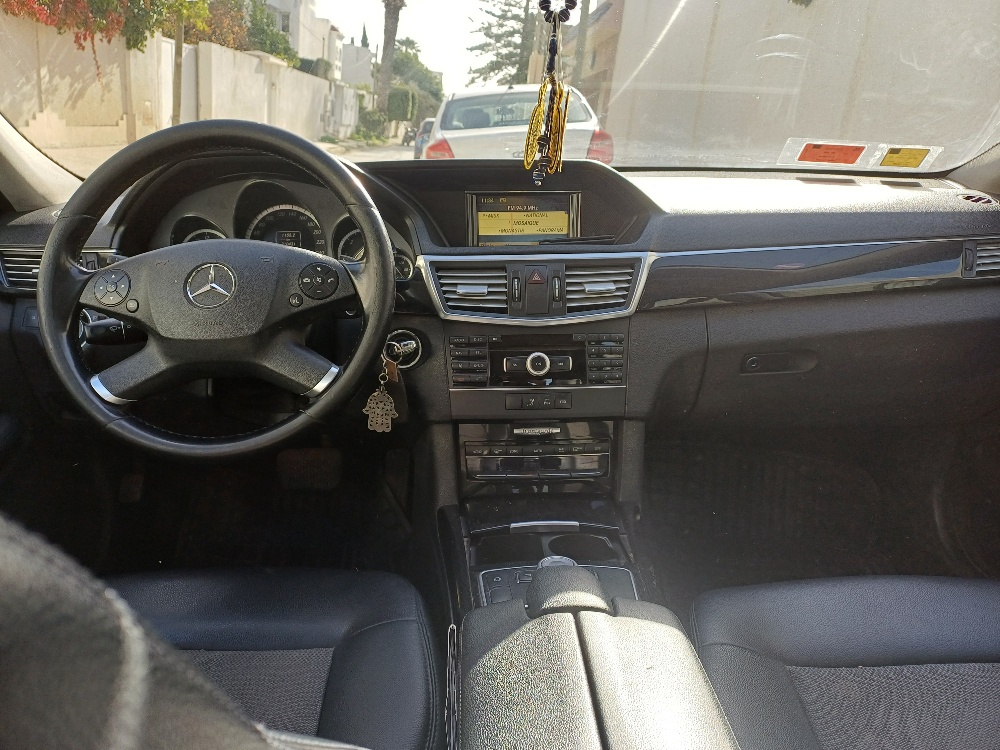 Cite El Khadra Cite Oplympique Mercedes E E220 cdi 1ere main