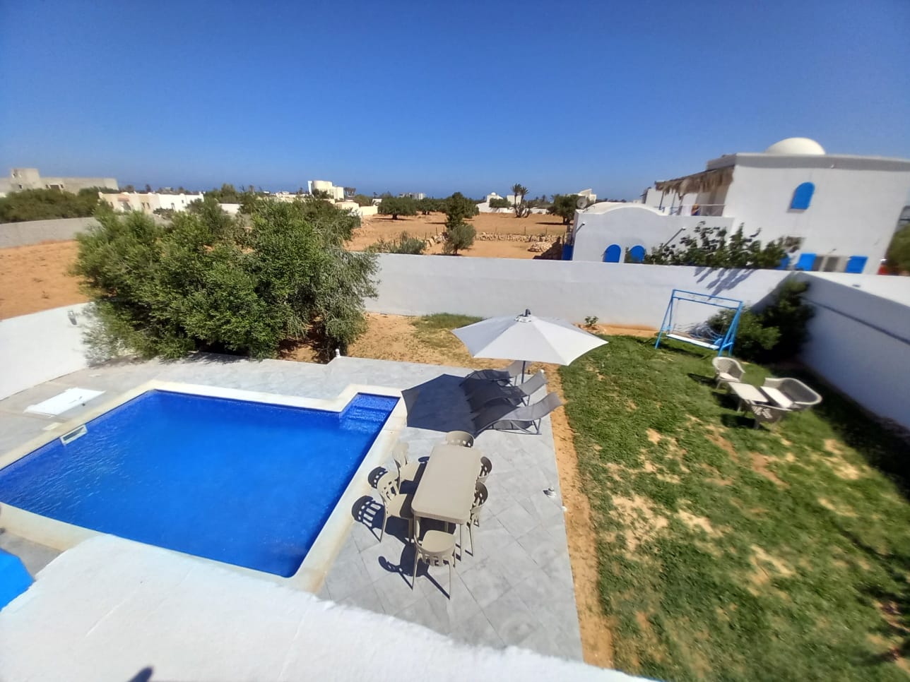 Djerba - Midoun Arkou Location vacances Appart. 5 pices+ Villa s5 avec piscine richement meuble