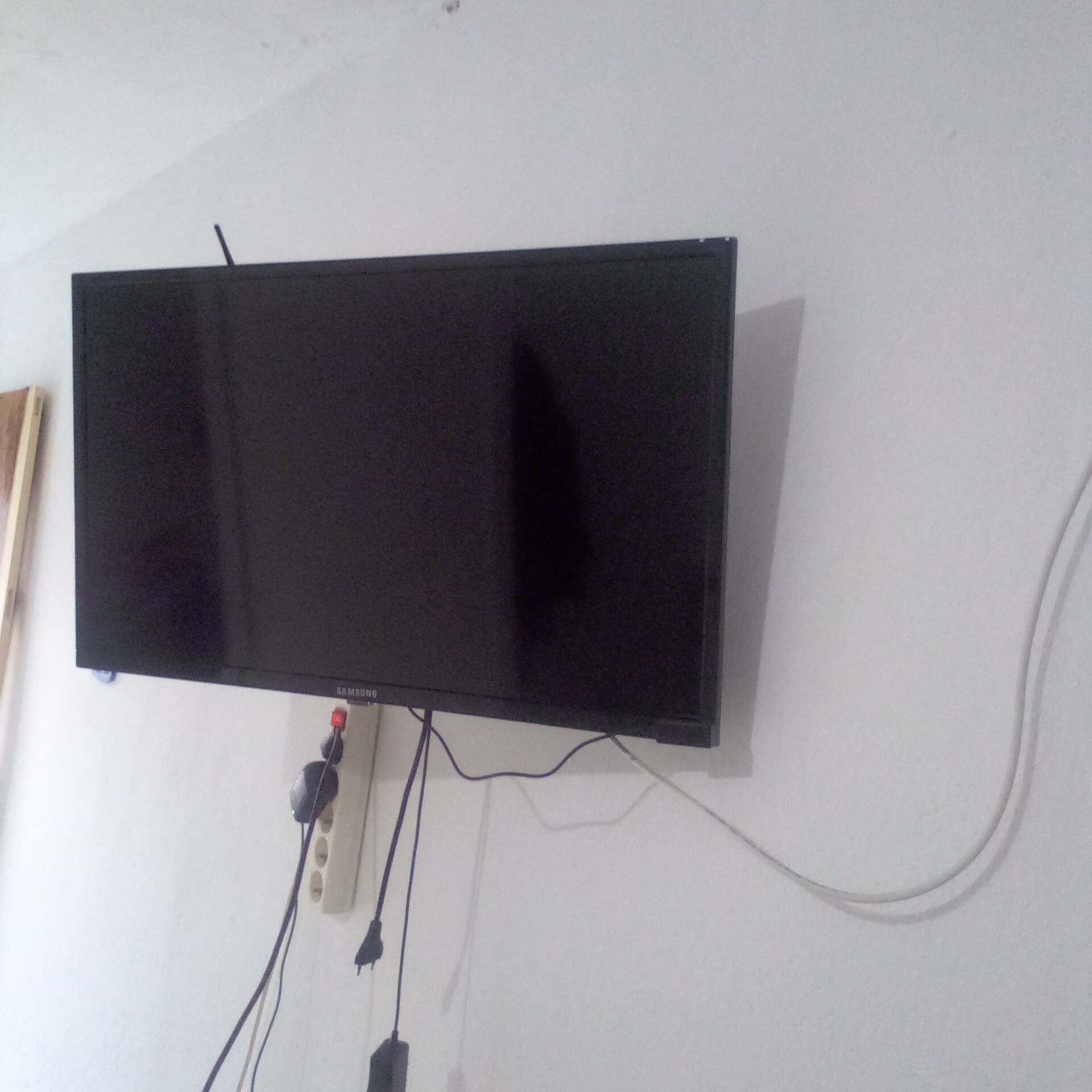 Hammam Chatt Hammam Chatt Tlviseur Tl. LCD Tv lcd samsung 32 puce  seulement 380 dt